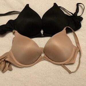 Victoria’s Secret Fabulous bras, 34C